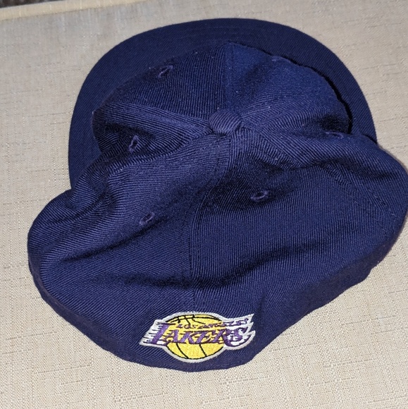 New Era LA Lakers Fitted Hat - Picture 3 of 4